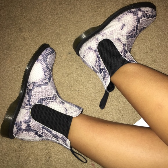 dr martens flora snakeskin